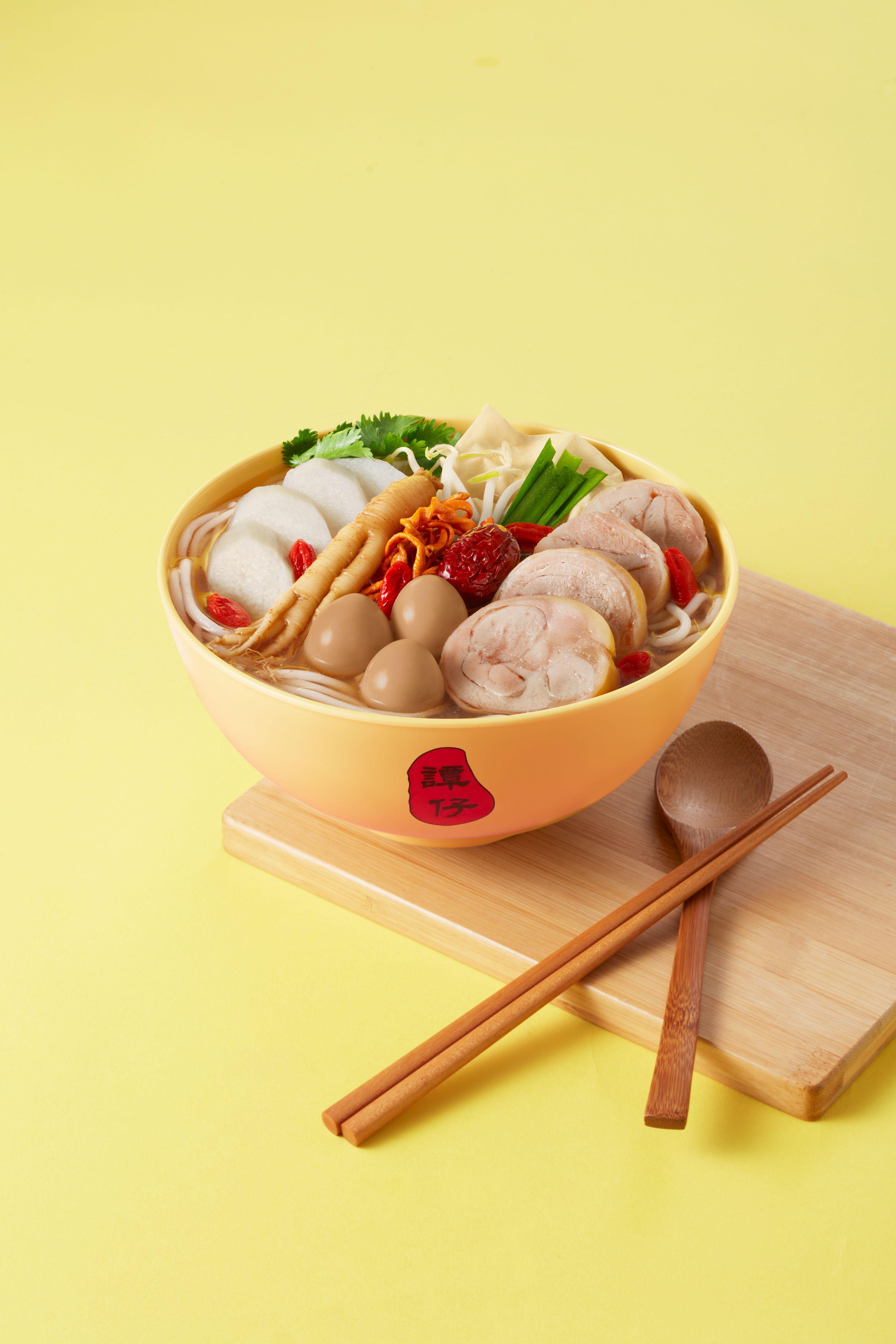 譚仔雲南米線 雞卷‧鵪鶉蛋.鮮淮山配鮮人蔘湯米線